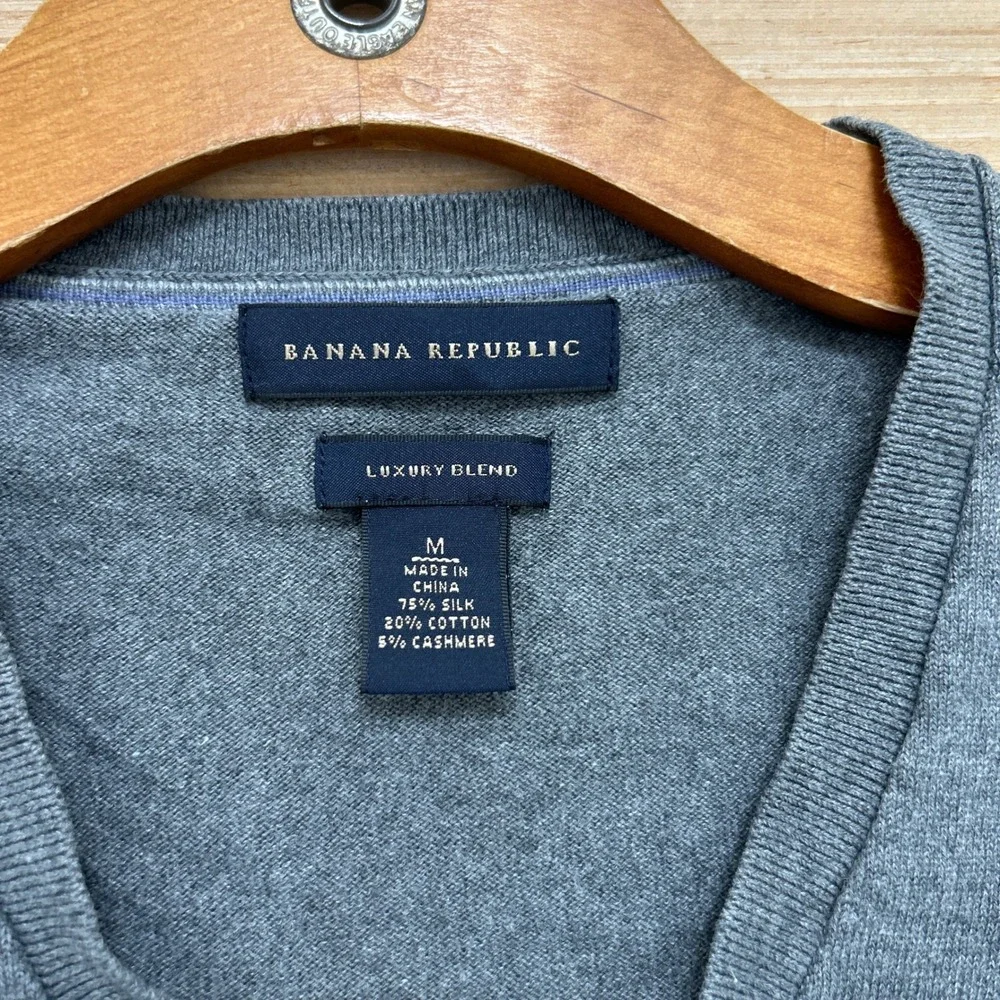Banana Republic Mens Medium Grey Silk Cotton Cashmere V-Neck Sweater